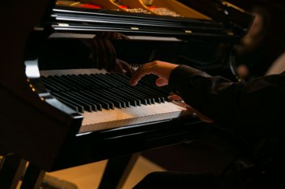 Piano showing hands