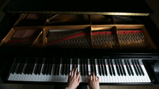 Piano showing hands